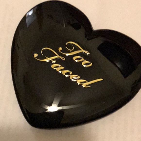 Too Faced Carrie & Big Collectable Blush Palette - Picture 3 of 7